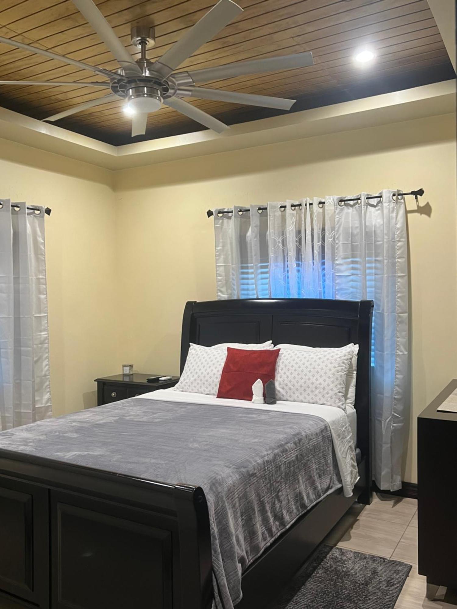 Kingston Oasis One Bedroom Εξωτερικό φωτογραφία