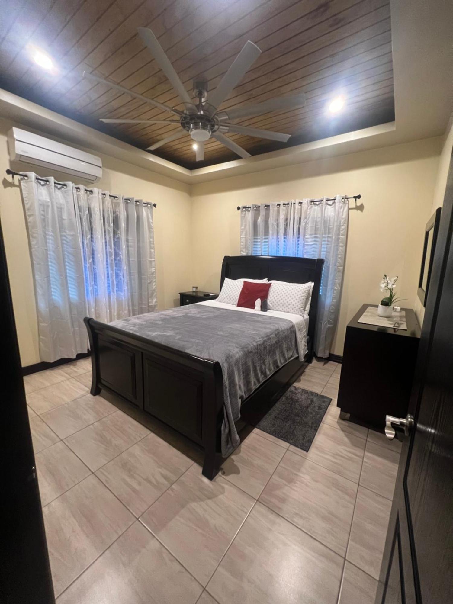 Kingston Oasis One Bedroom Εξωτερικό φωτογραφία